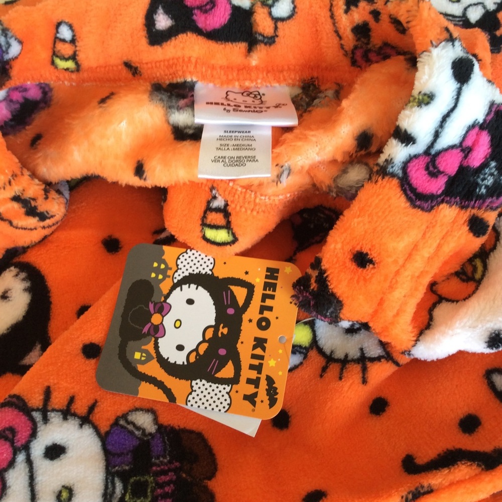 Hello kitty Halloween plush pajamas - Picture 3 of 4